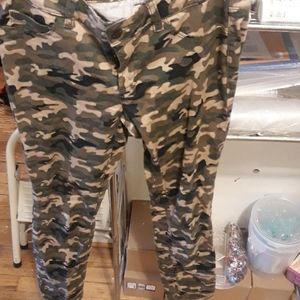 Joe Fresh camo pants size 2!